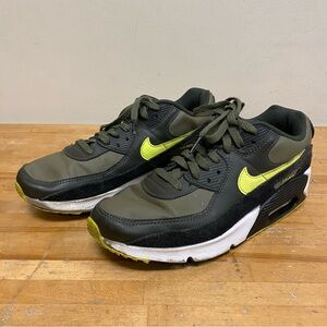 Nike Kids Sneakers in Black and Neon Yellow